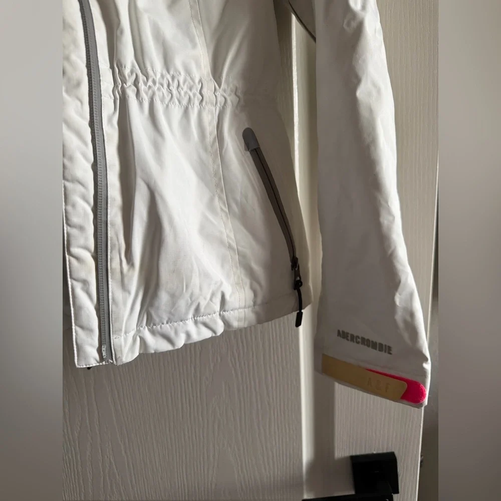 Abercrombie White Hooded Ski Jacket - Picture 2 of 11